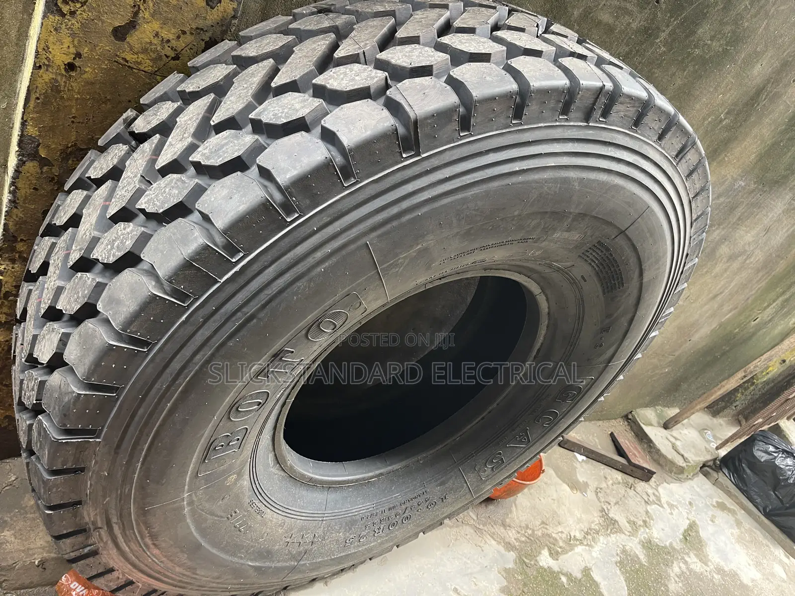 Tire for Caterpillar Truck Cat 725, 730, 740