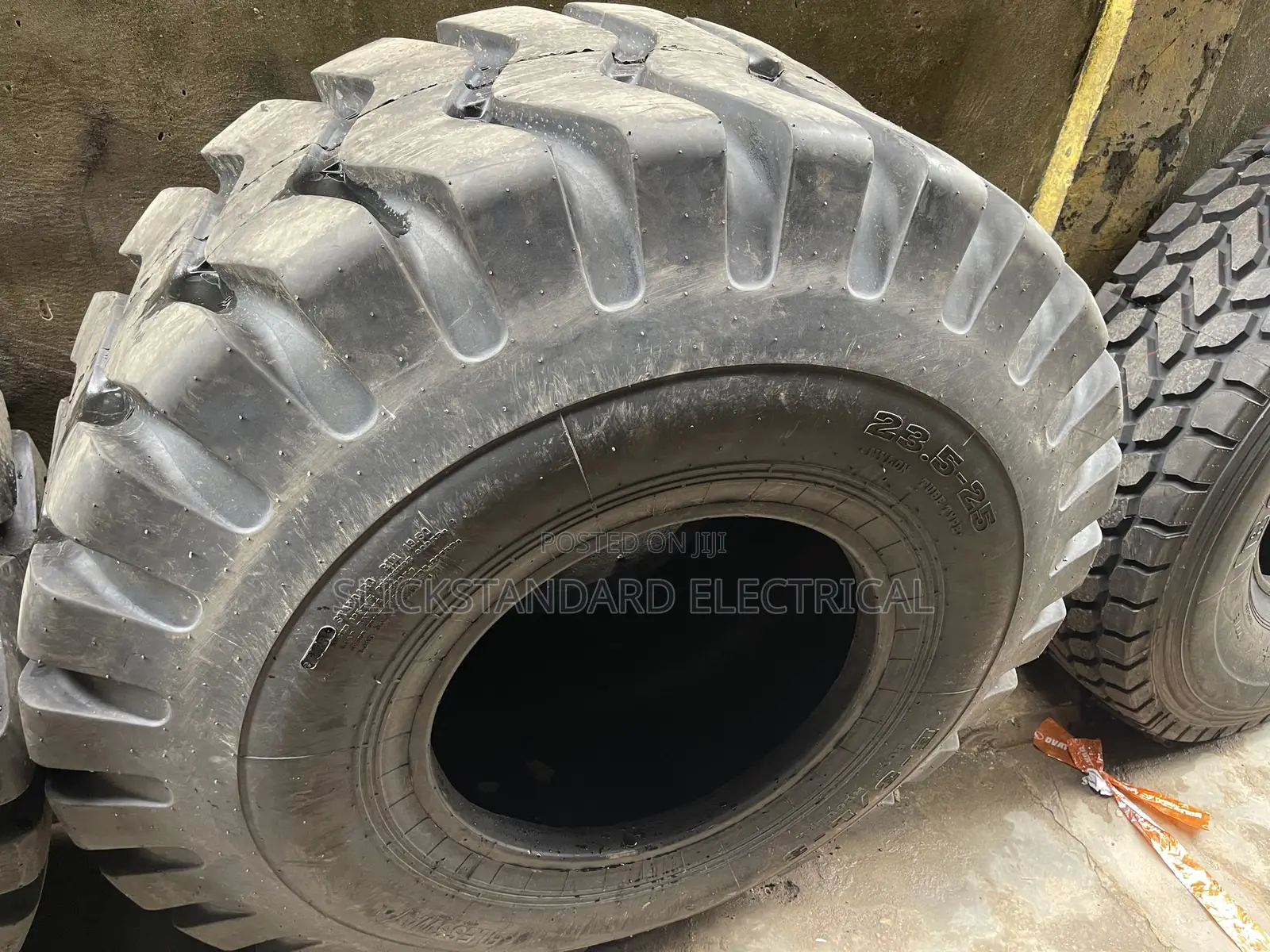 Tire for Caterpillar Truck Cat 725, 730, 740