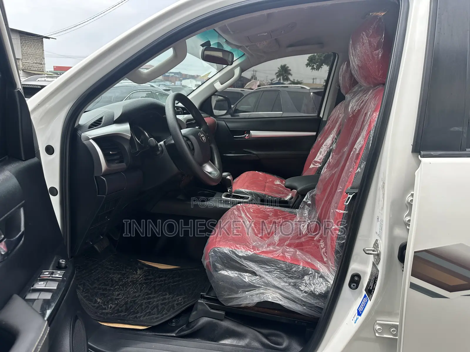 Toyota Hilux 2024 White