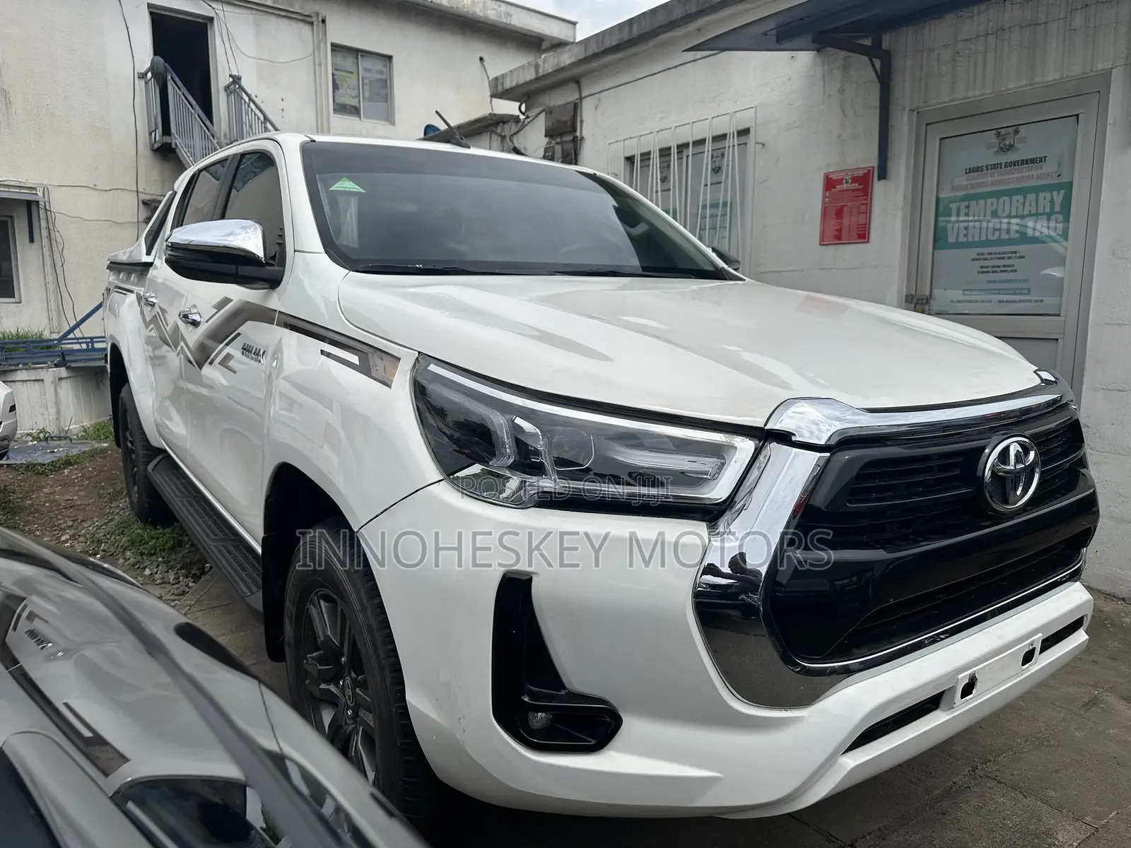 Toyota Hilux 2024 White