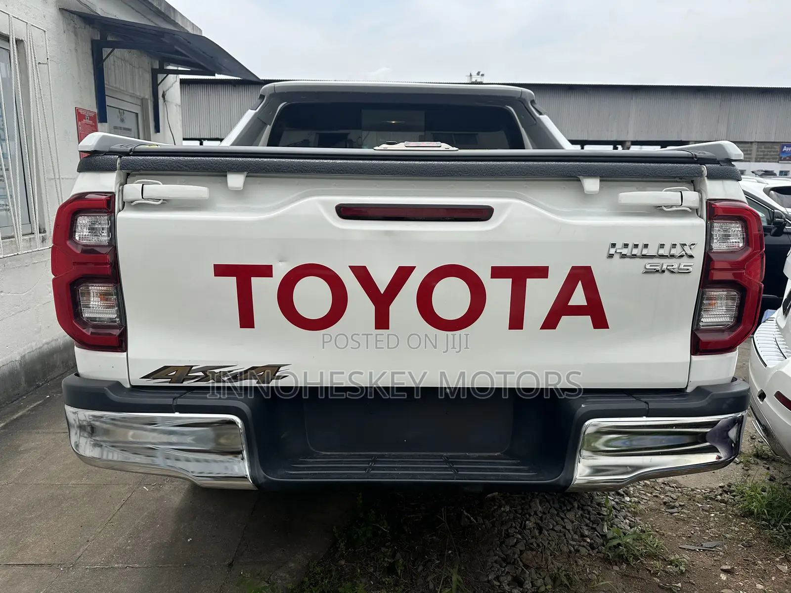 Toyota Hilux 2024 White