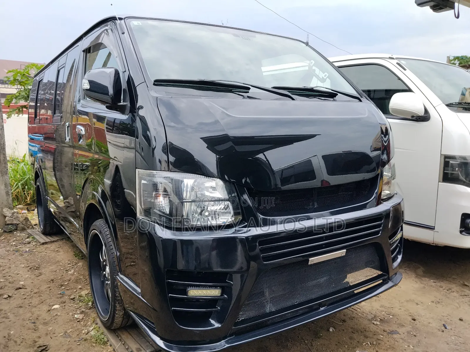Toyota HiAce 2014 Black