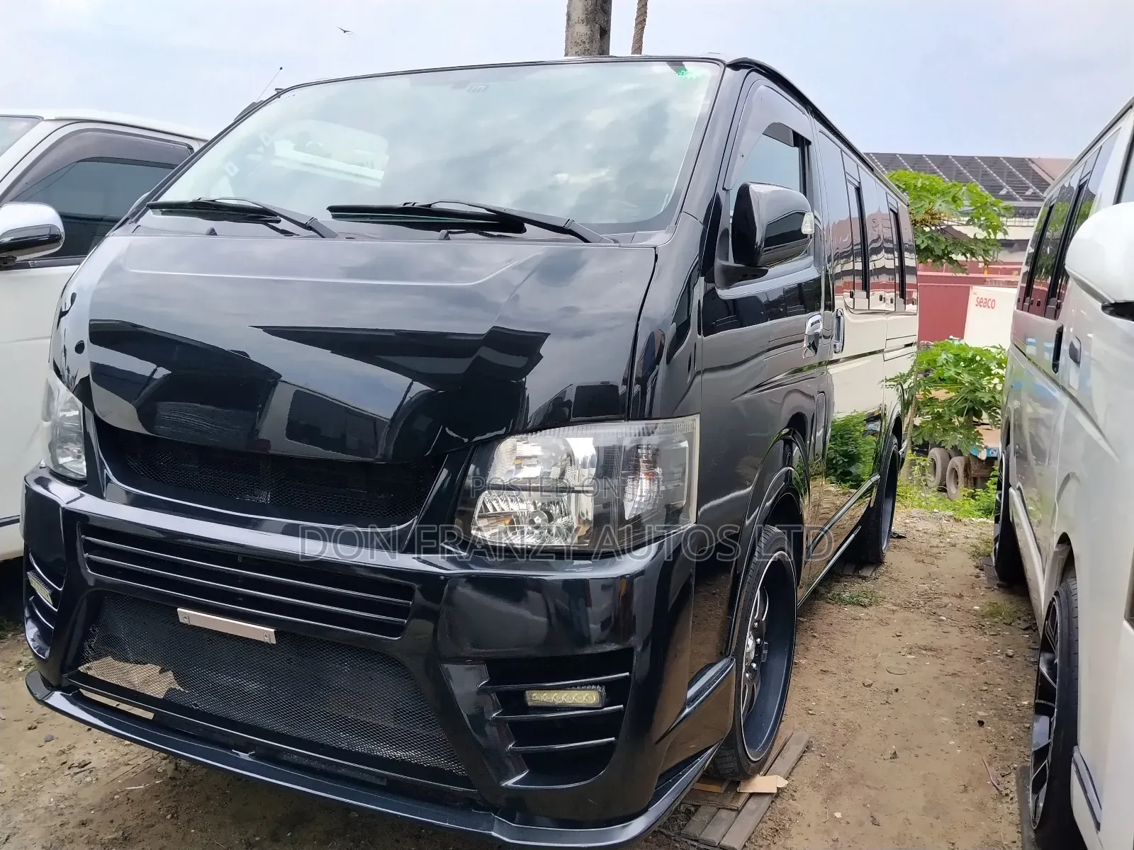 Toyota HiAce 2014 Black