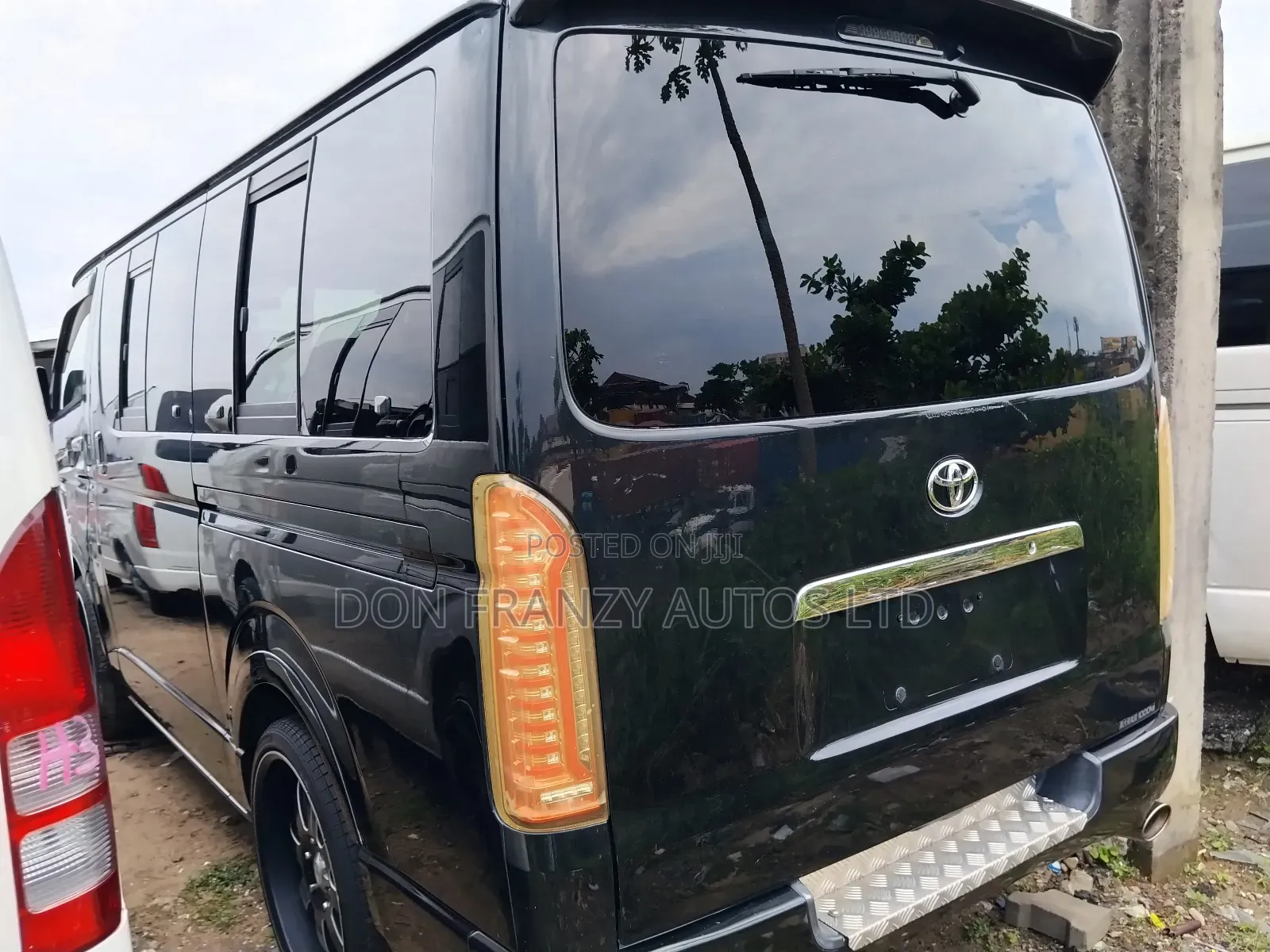 Toyota HiAce 2014 Black