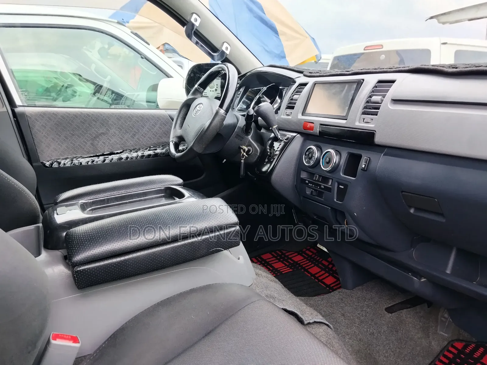 Toyota HiAce 2014 Black