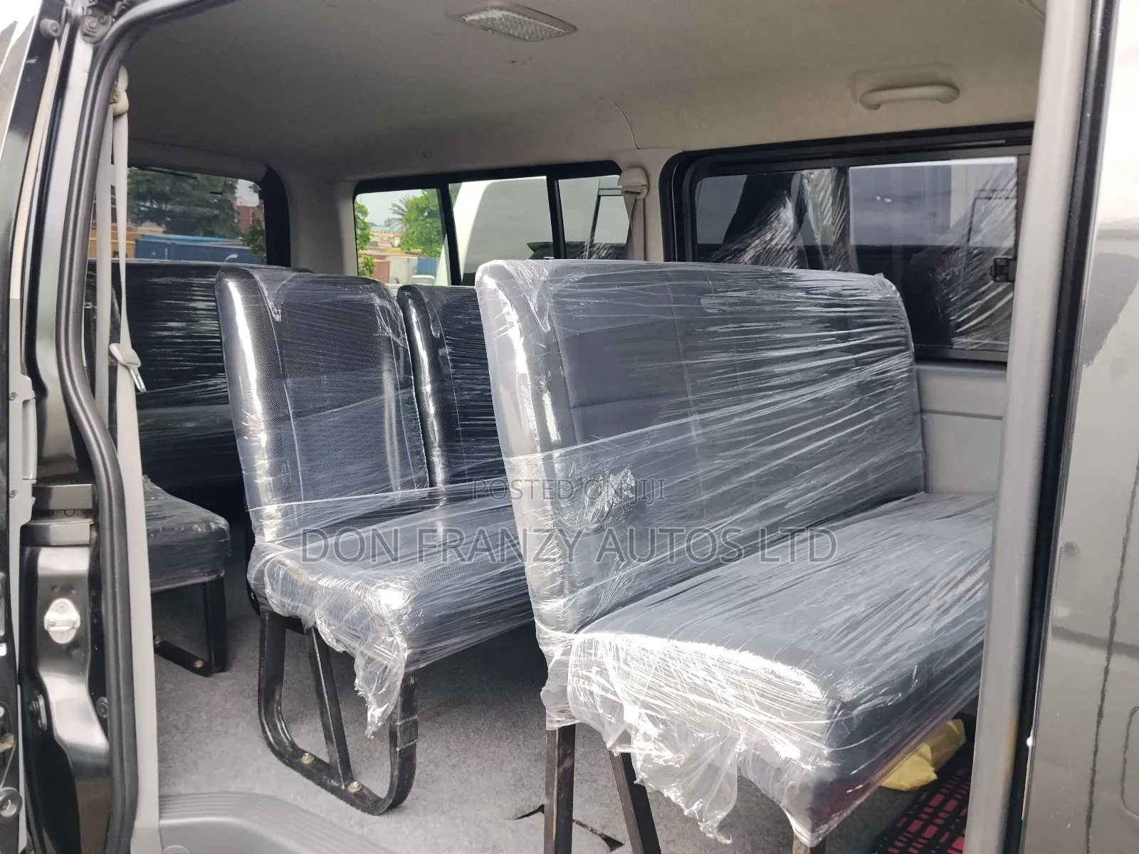 Toyota HiAce 2014 Black