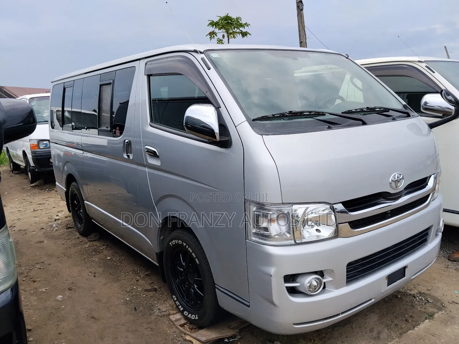 Toyota HiAce 2010 Silver