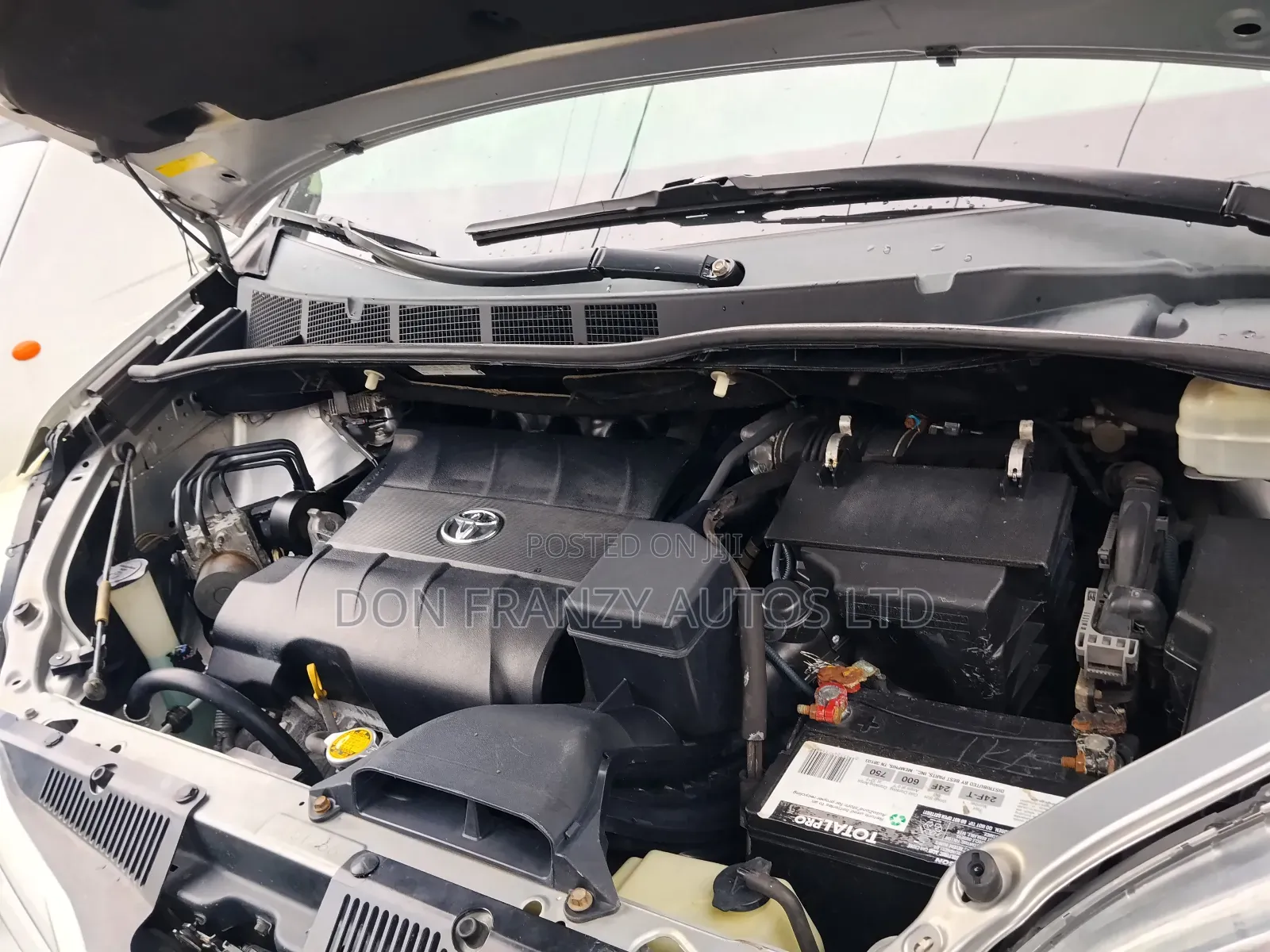 Toyota Sienna LE 7 Passenger 2012 Silver