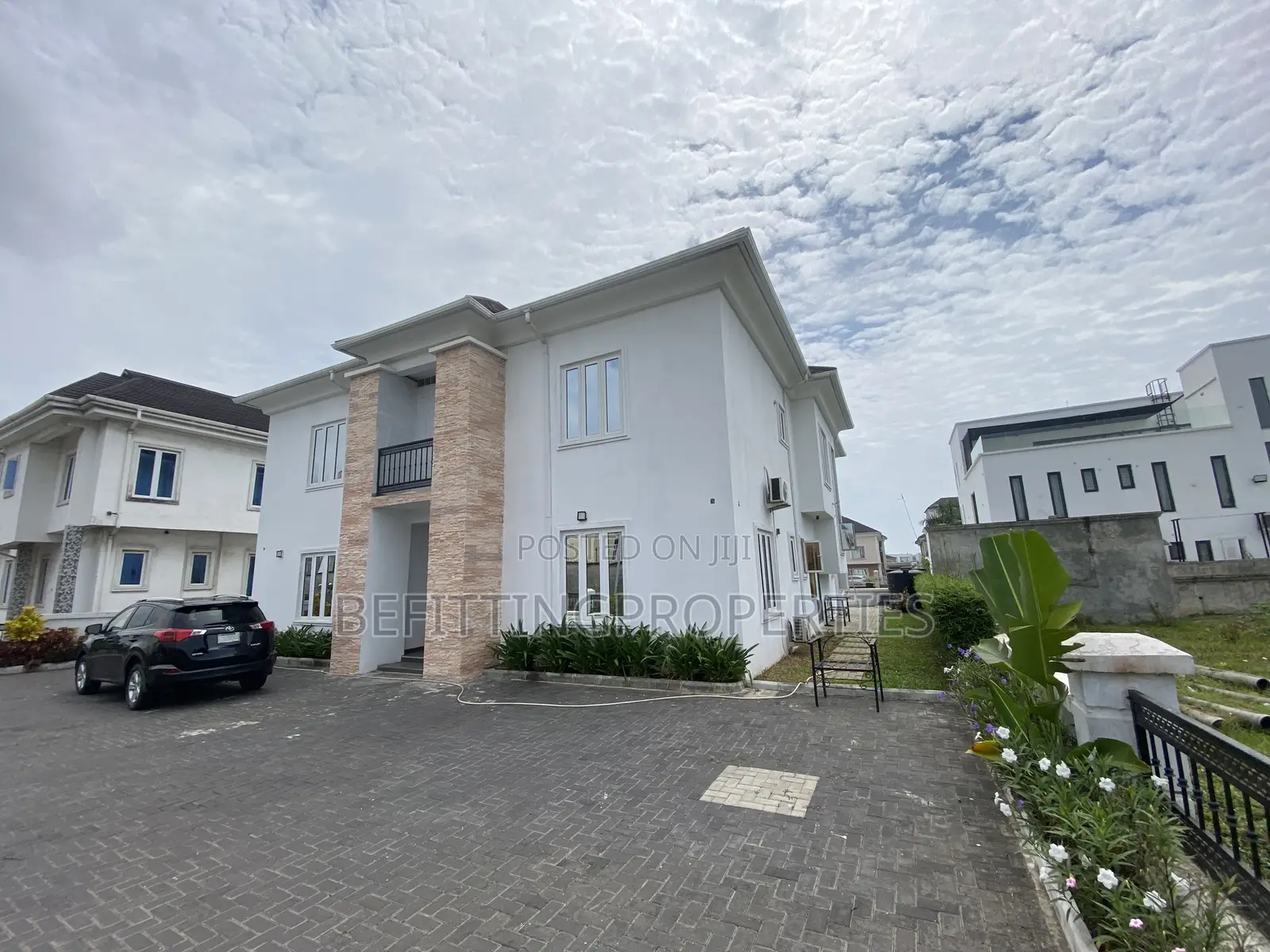 5bdrm Duplex in Lekki Phase 2 for sale