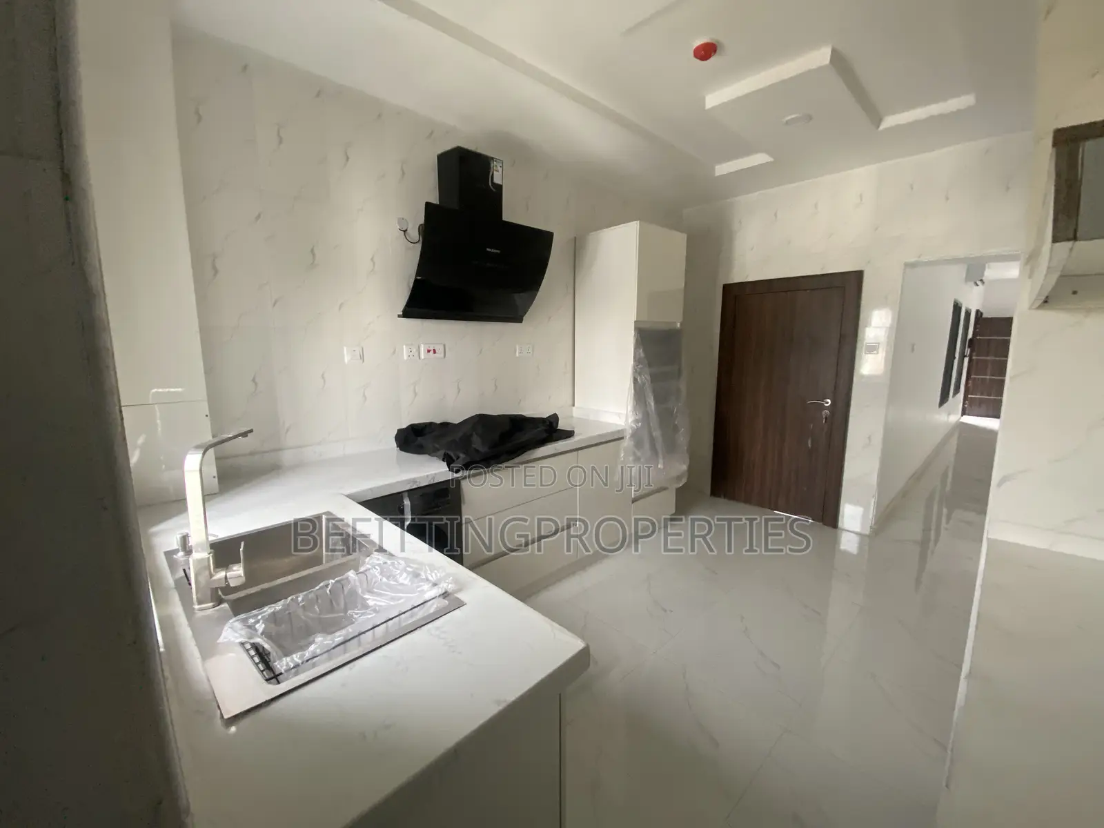 3bdrm Block of Flats in Ikoyi for rent