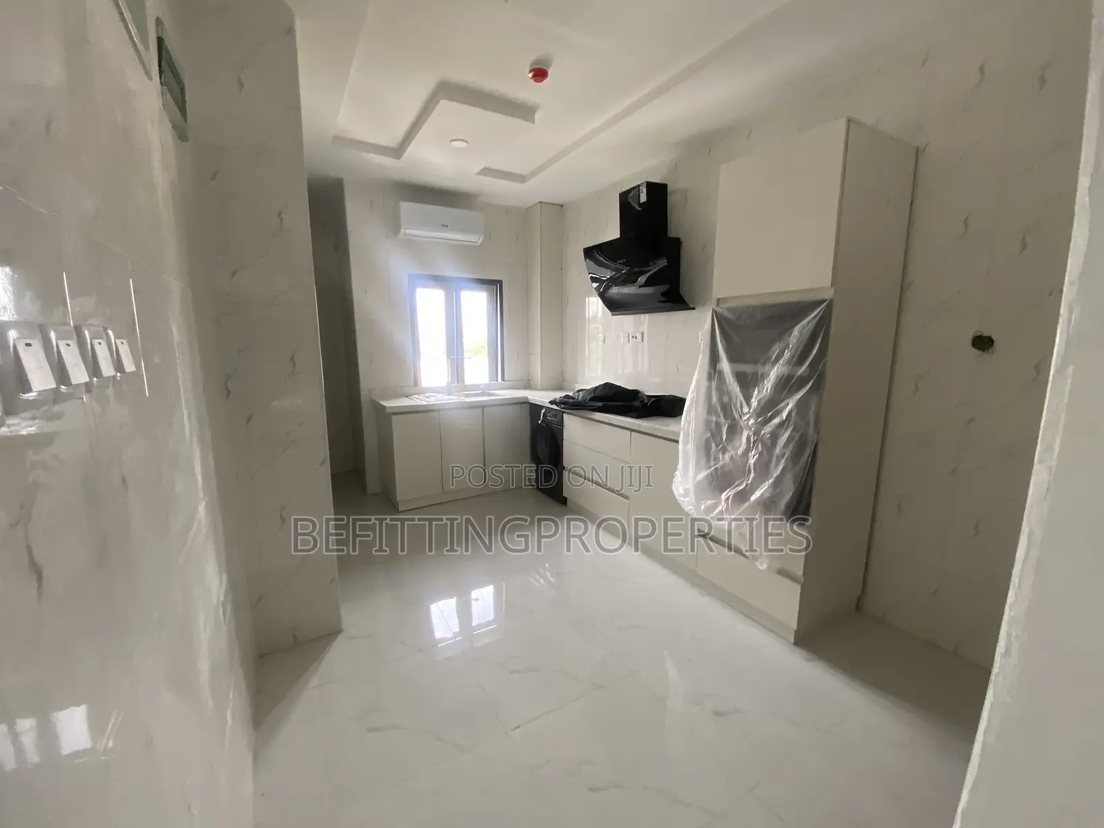 3bdrm Block of Flats in Ikoyi for rent