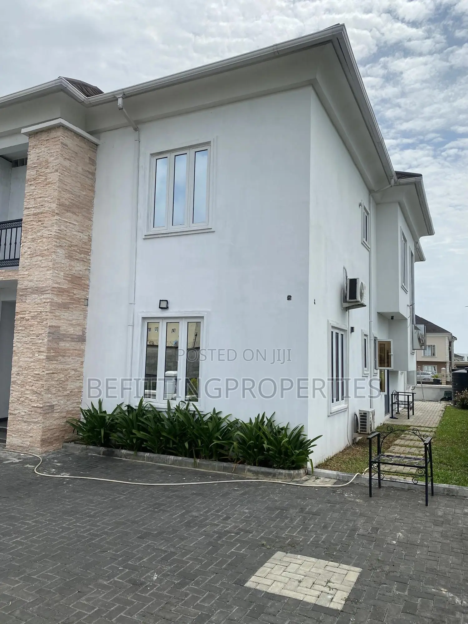 5bdrm Duplex in Lekki Phase 2 for sale