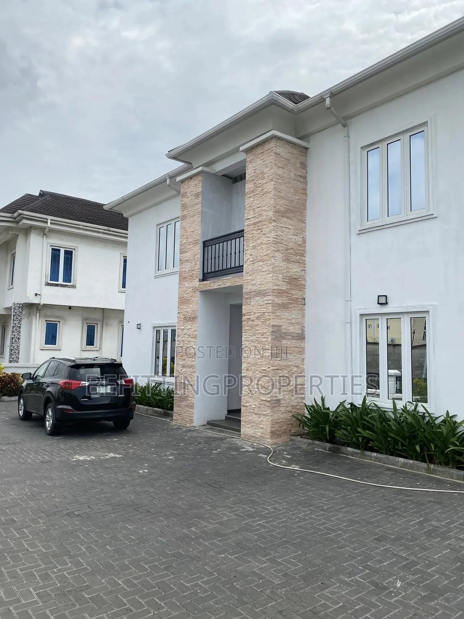5bdrm Duplex in Lekki Phase 2 for sale