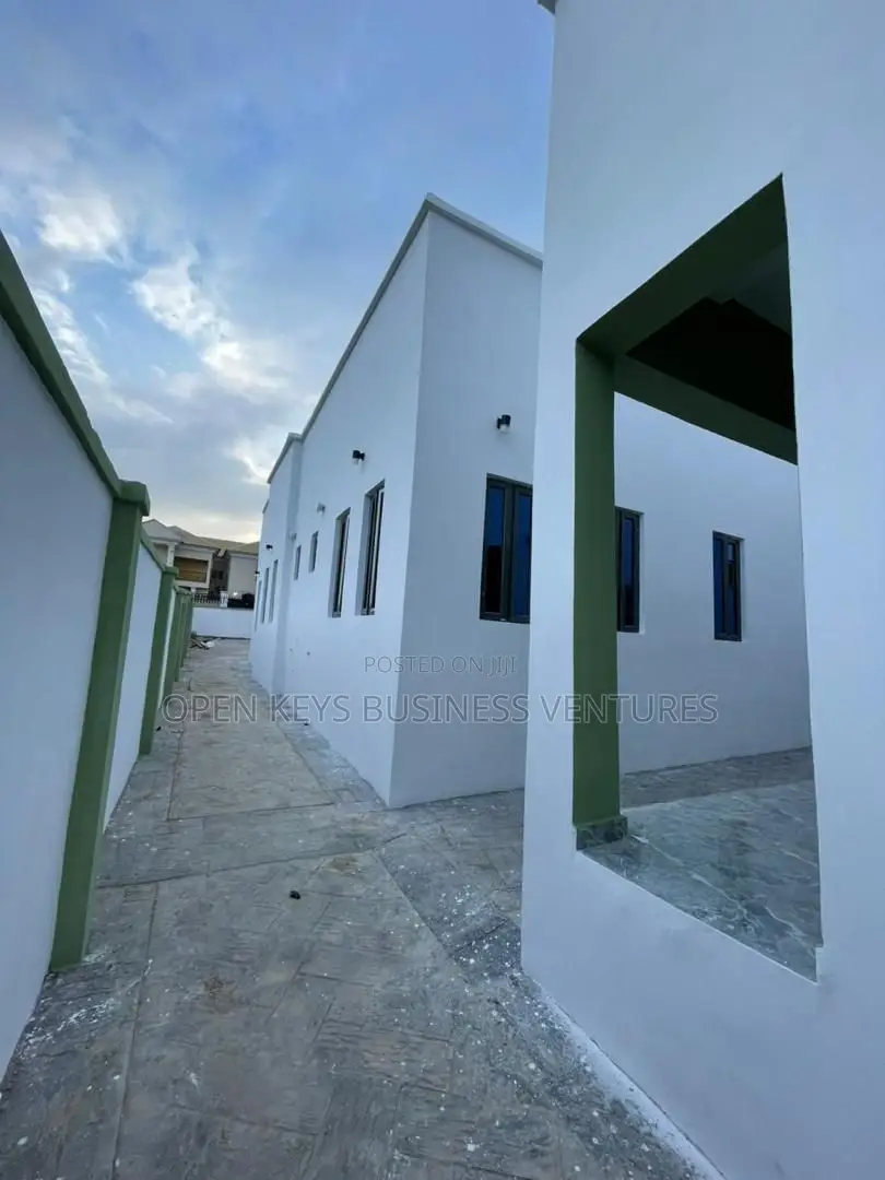 Furnished 3bdrm Bungalow in Alao Akala Estate, Akobo for sale