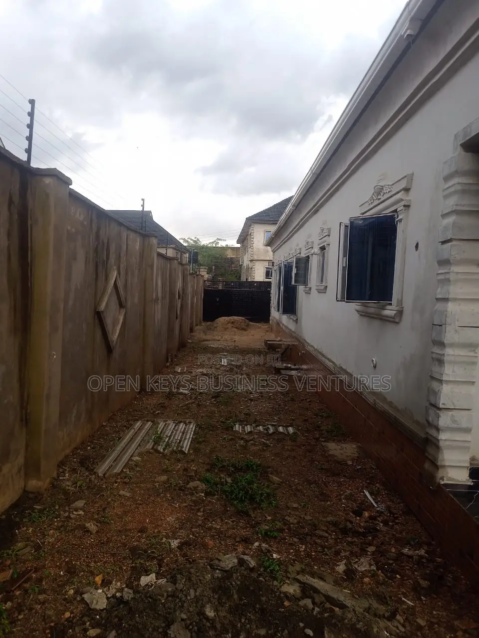 4bdrm Bungalow in Sunshine School, Ologuneru for sale