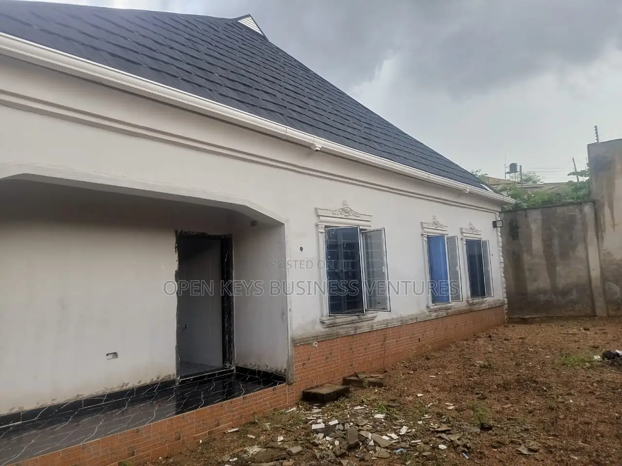 4bdrm Bungalow in Sunshine School, Ologuneru for sale