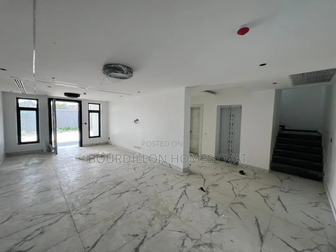 5bdrm Duplex in Banana Island for sale
