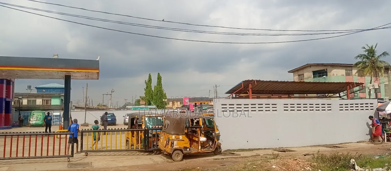 Functional Filling Station With Supermarket
