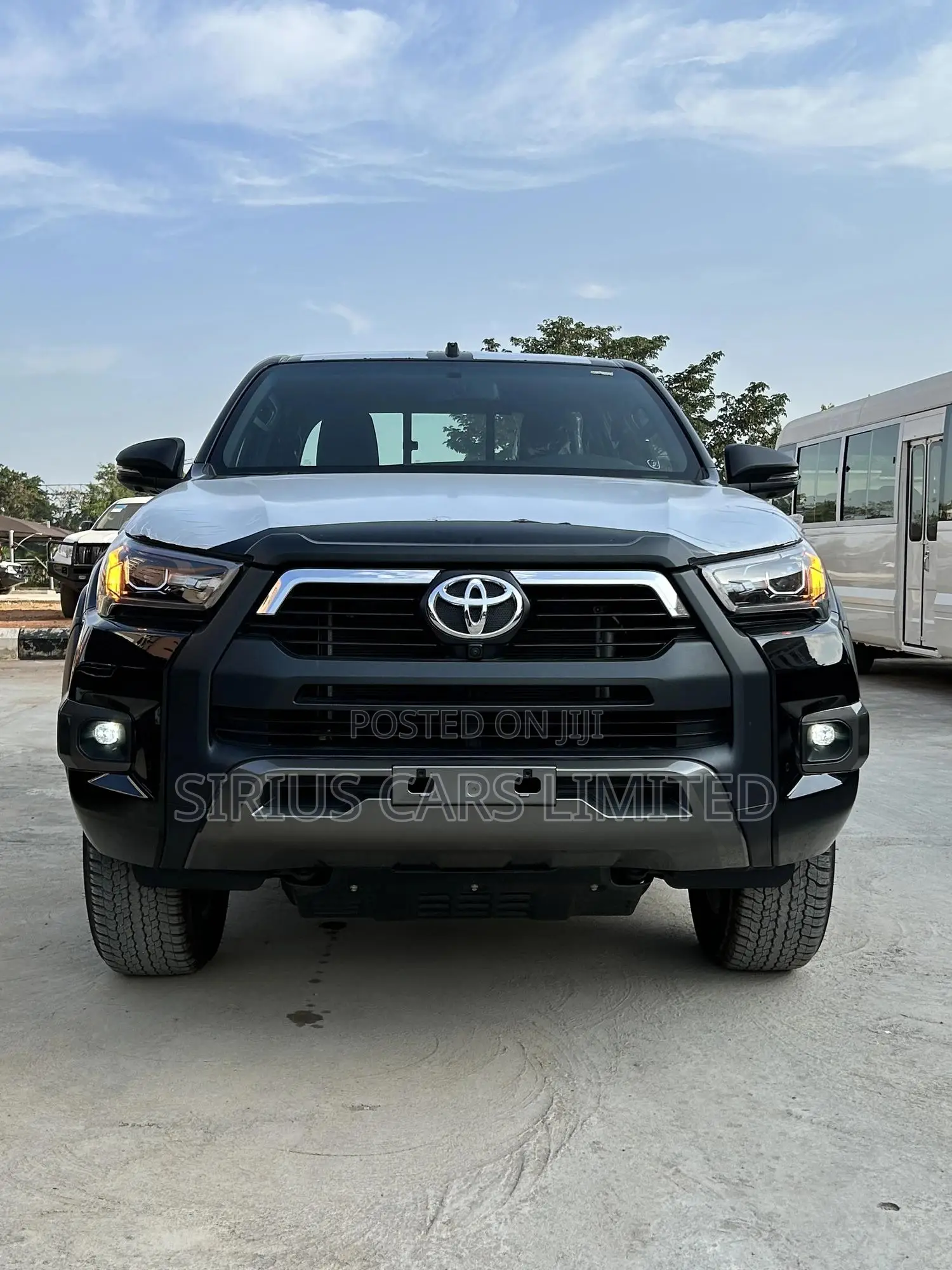 New Toyota Hilux 2025 Black