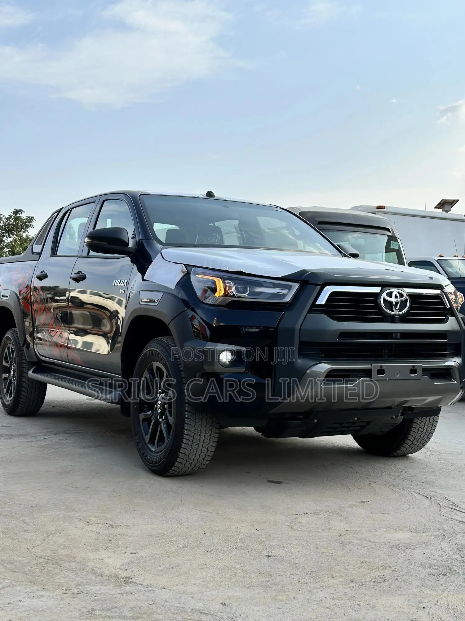New Toyota Hilux 2025 Black