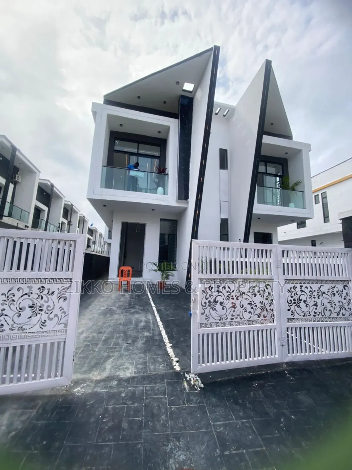 4bdrm Duplex in Ikota, Lekki for sale