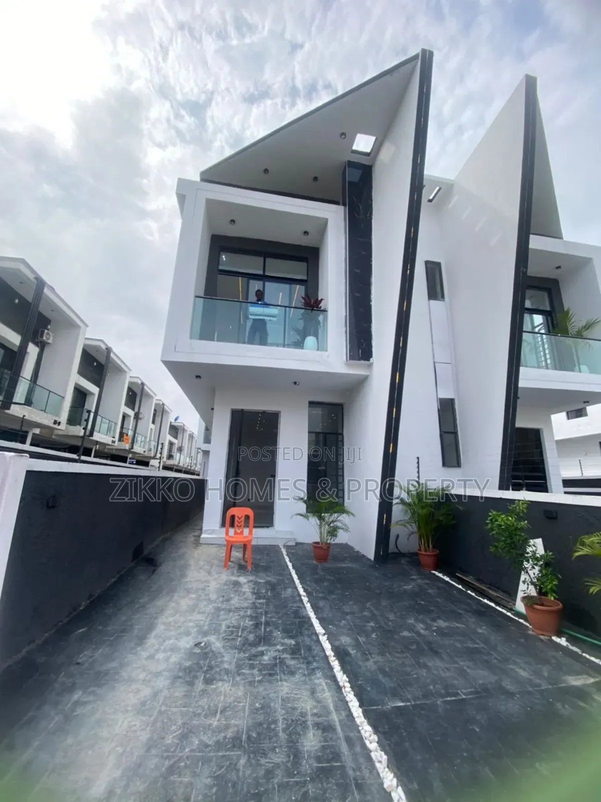 4bdrm Duplex in Ikota, Lekki for sale