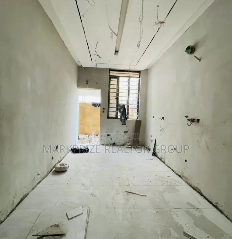 4bdrm Duplex in Omole Phase 2 Lagos for sale