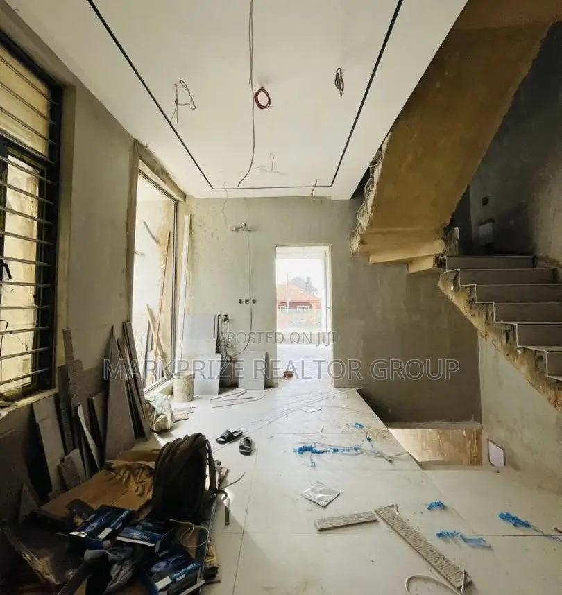 4bdrm Duplex in Omole Phase 2 Lagos for sale