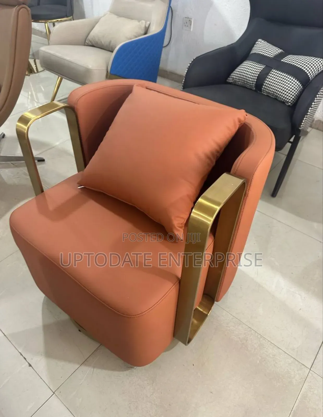 Executive Swivel Arms Chair