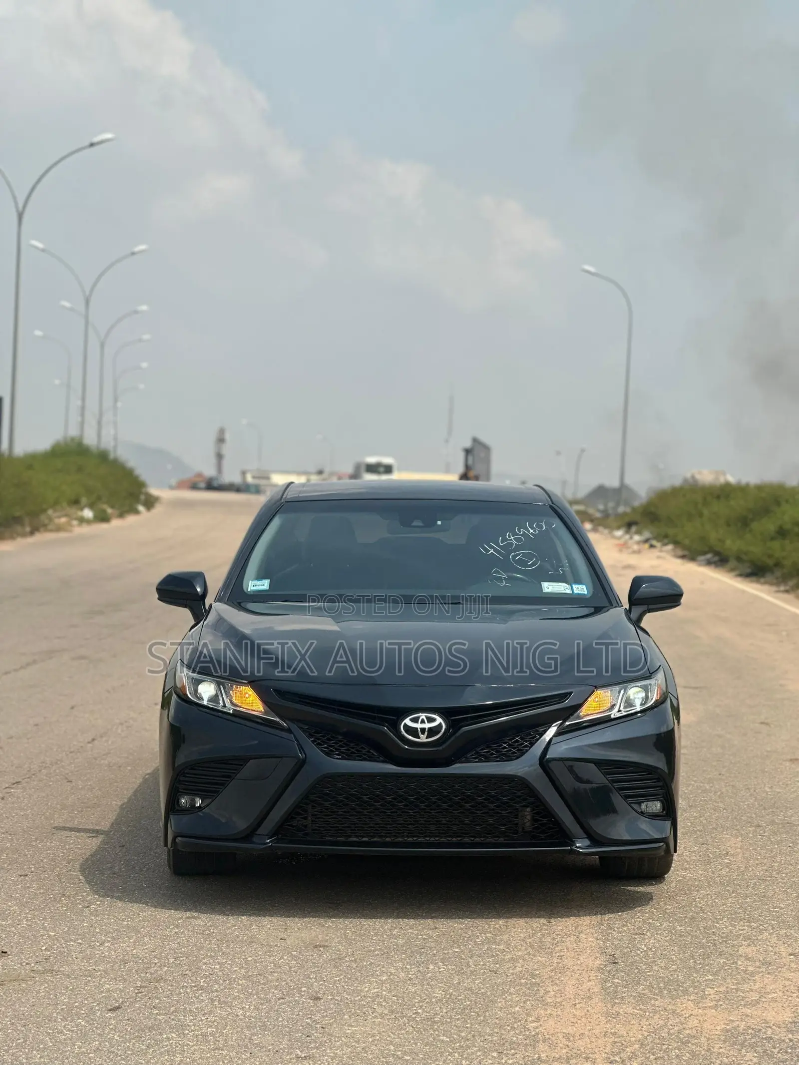 Toyota Camry SE FWD (2.5L 4cyl 8AM) 2018 Black