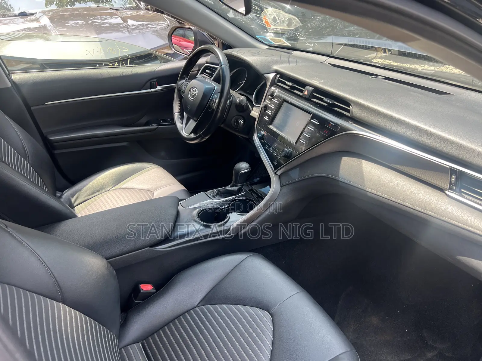 Toyota Camry SE FWD (2.5L 4cyl 8AM) 2018 Black