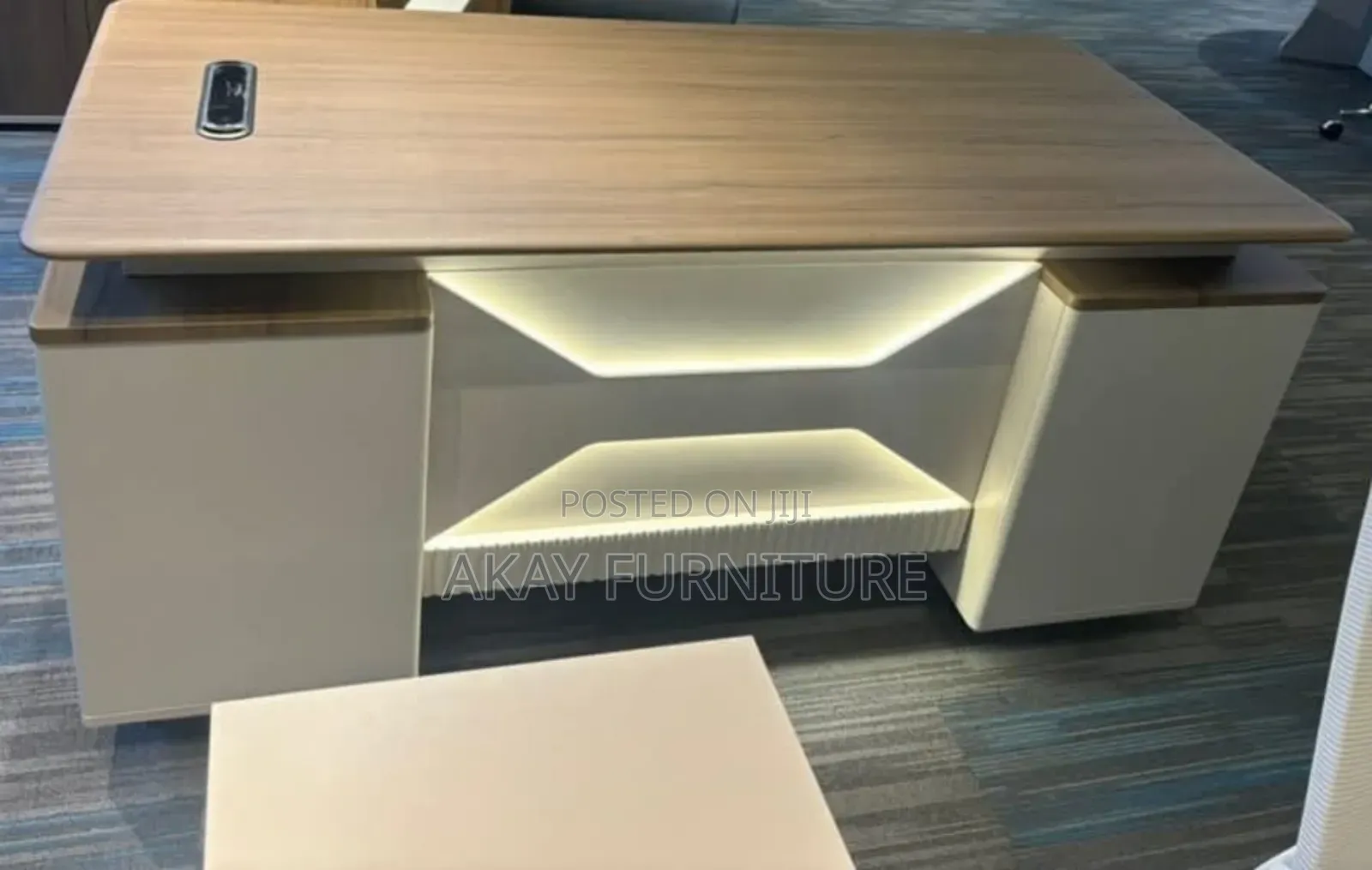 1.4 Table With Double Drawers