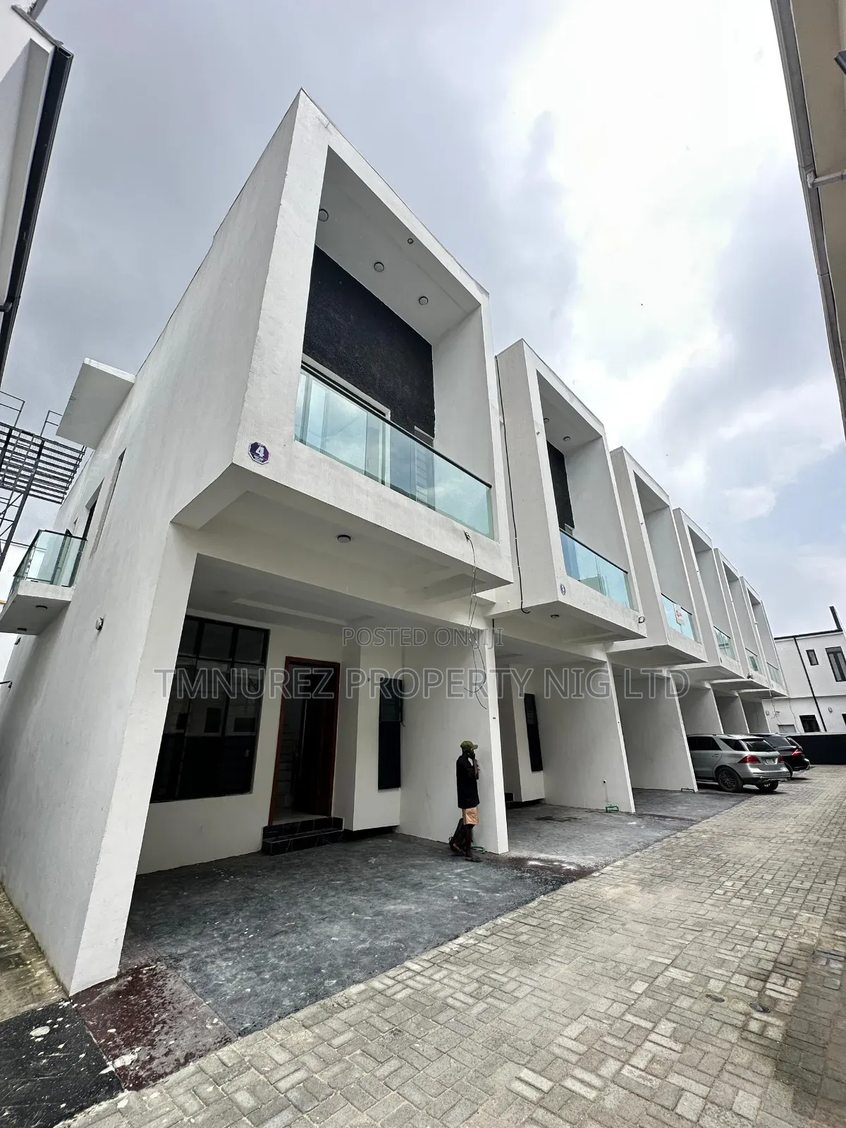 3bdrm Duplex in Ikota for sale