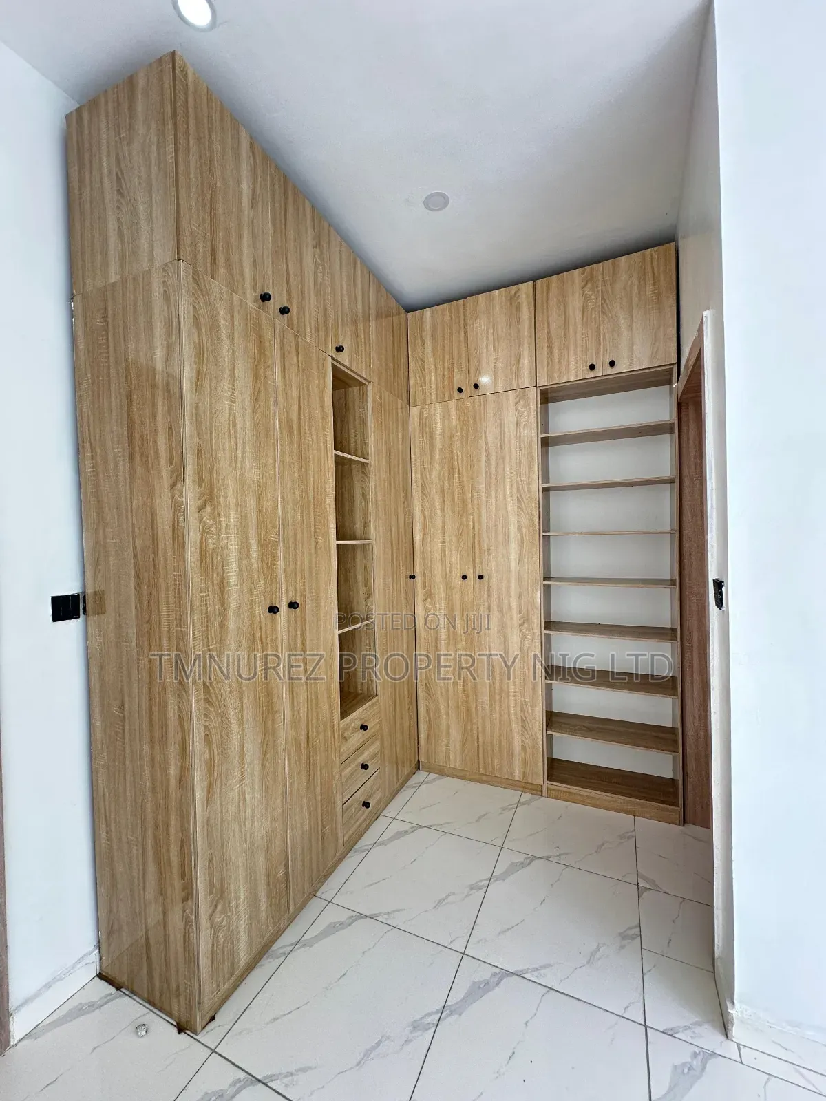 3bdrm Duplex in Ikota for sale