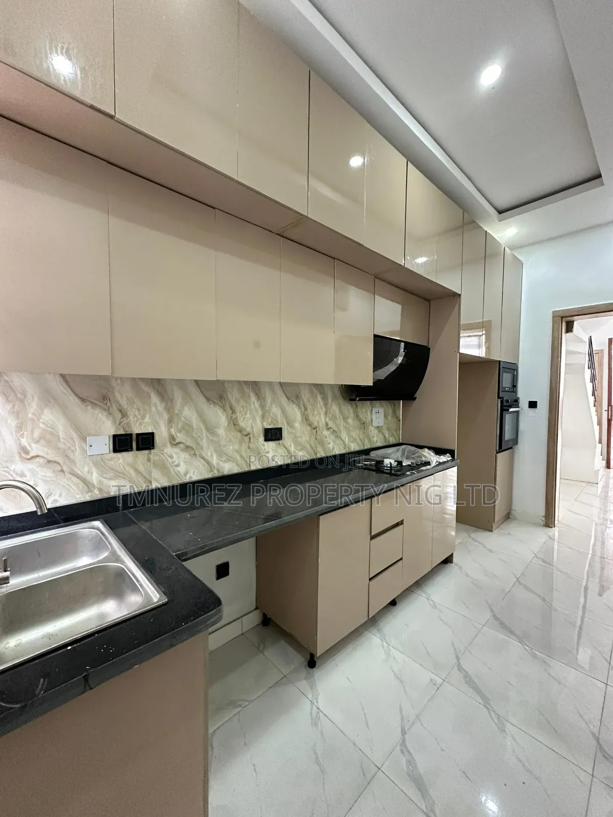 3bdrm Duplex in Ikota for sale