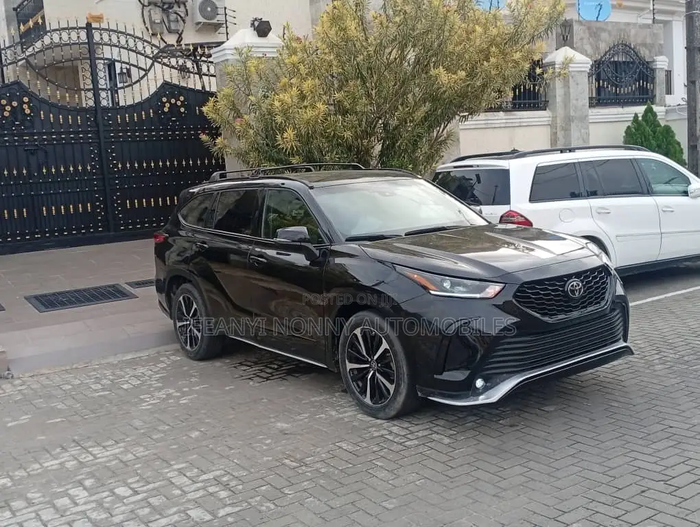 Toyota Highlander XSE 2021 Black