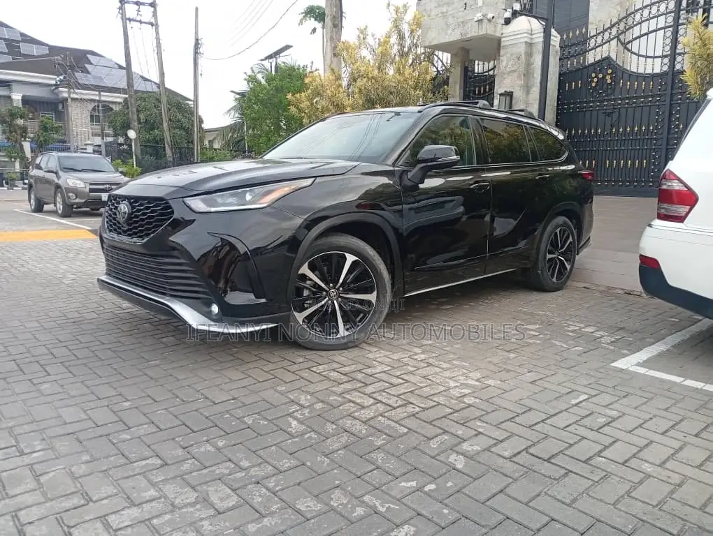 Toyota Highlander XSE 2021 Black