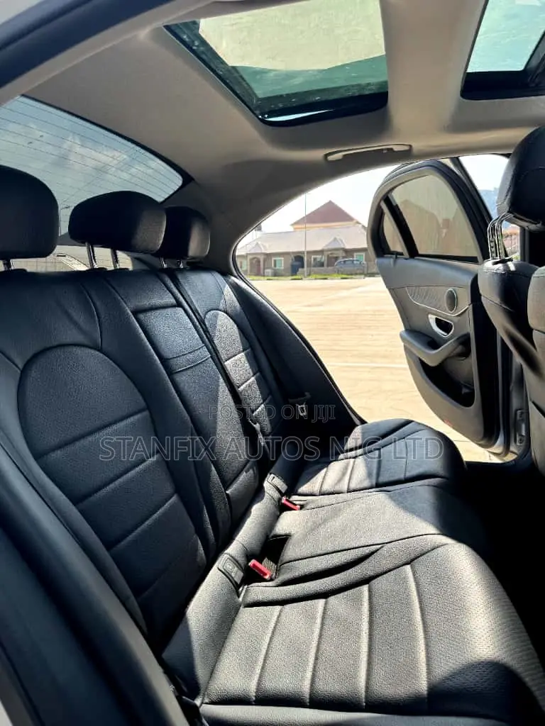 Mercedes-Benz C300 Luxury 4dr AWD 4Matic Sedan (2.0L 4cyl 7A) 2015