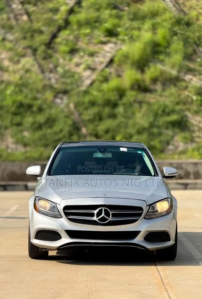 Mercedes-Benz C300 Luxury 4dr AWD 4Matic Sedan (2.0L 4cyl 7A) 2015