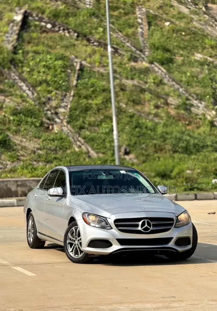 Mercedes-Benz C300 Luxury 4dr AWD 4Matic Sedan (2.0L 4cyl 7A) 2015