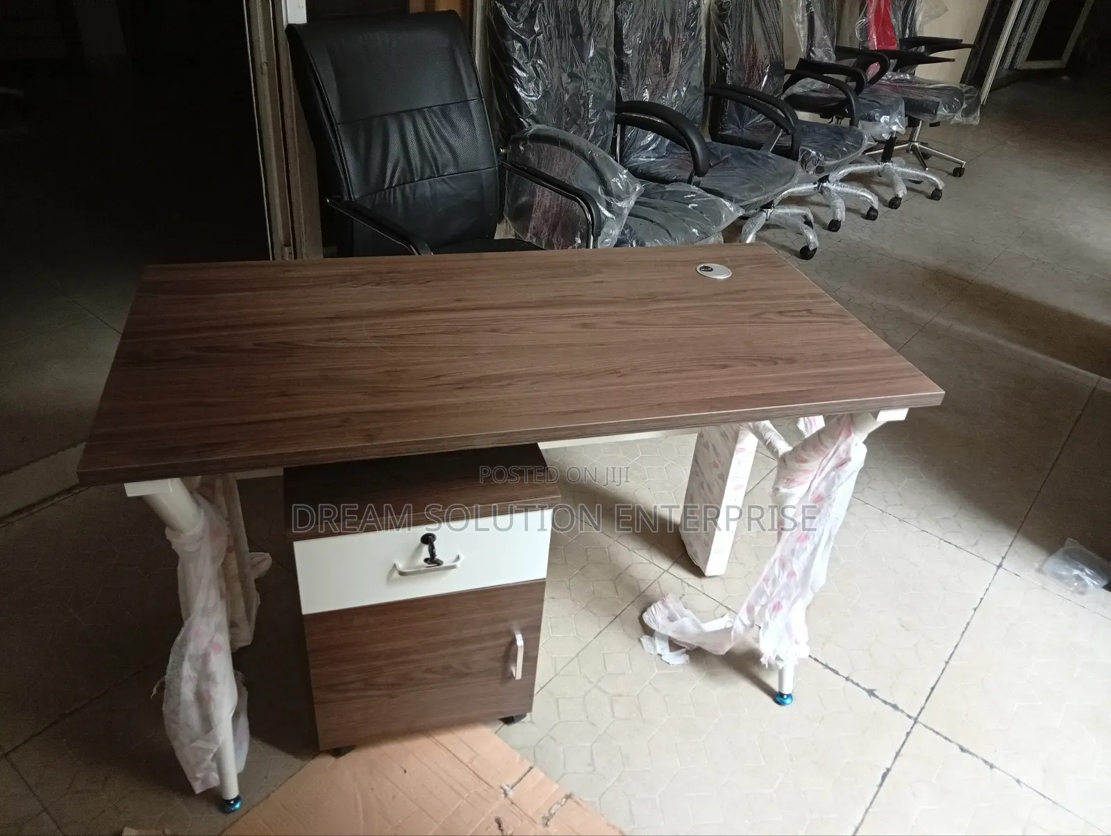 Office Table With Movable Drawer