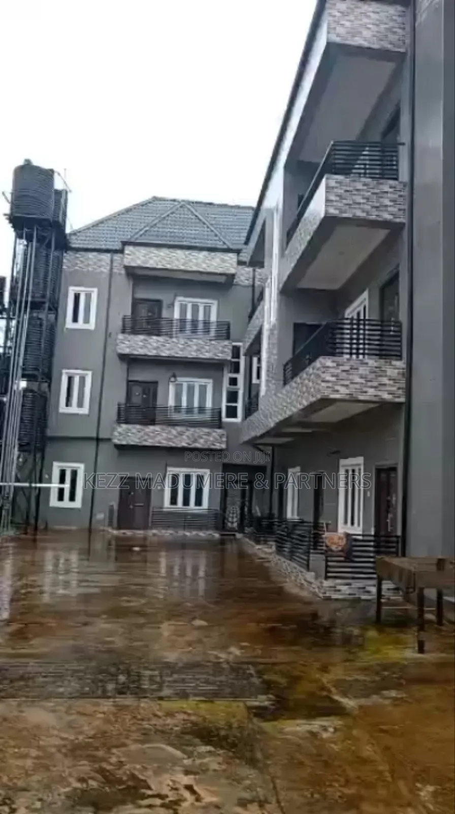 9bdrm Block of Flats in Behind Shoprite, for sale