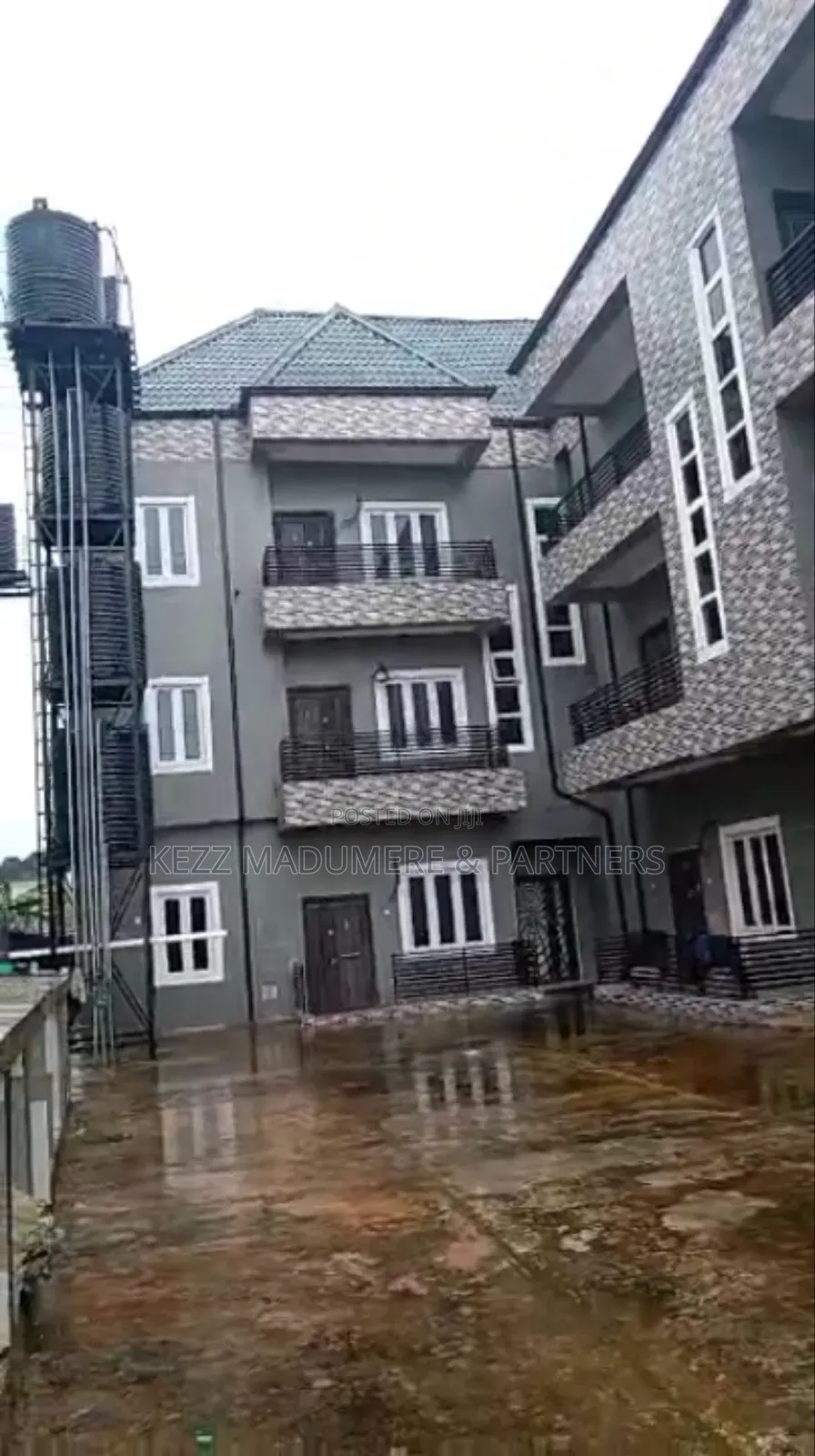 9bdrm Block of Flats in Behind Shoprite, for sale