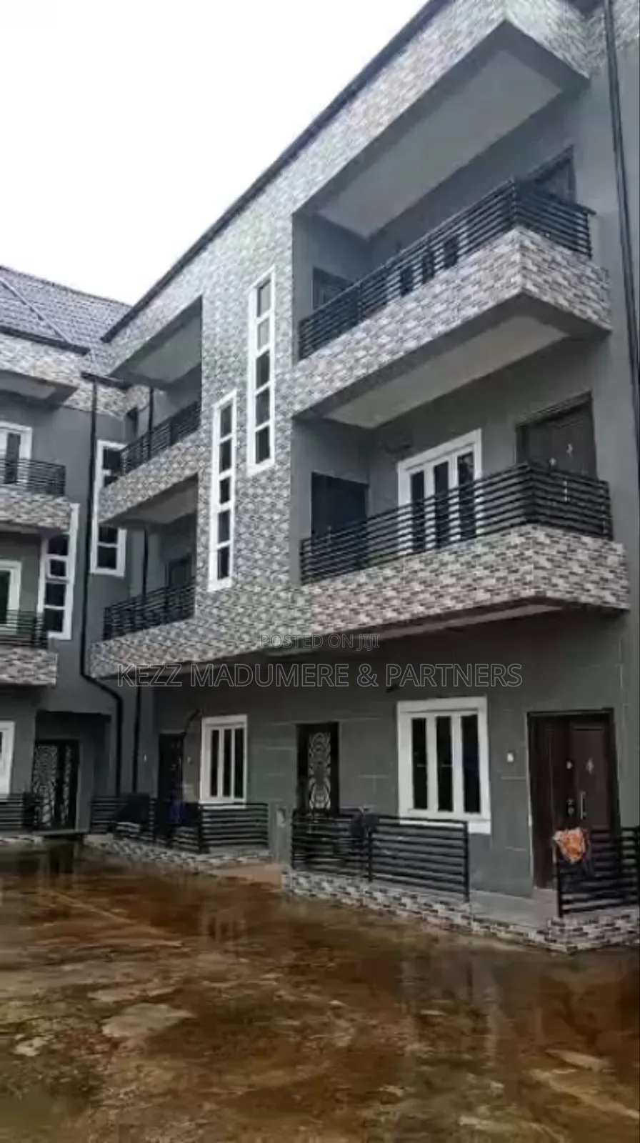9bdrm Block of Flats in Behind Shoprite, for sale