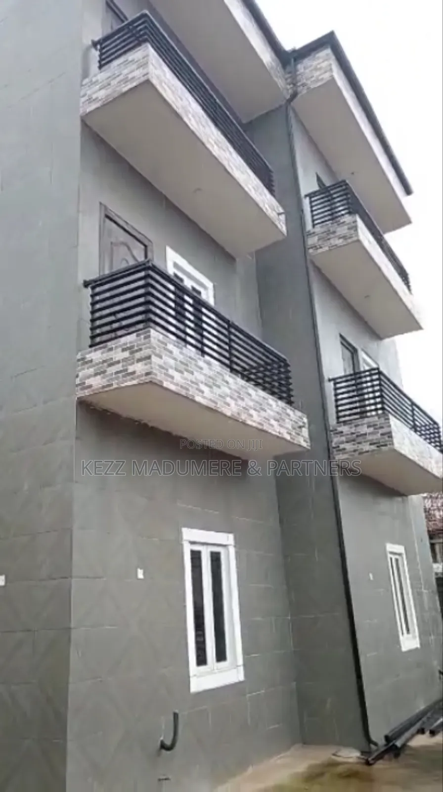 9bdrm Block of Flats in Behind Shoprite, for sale