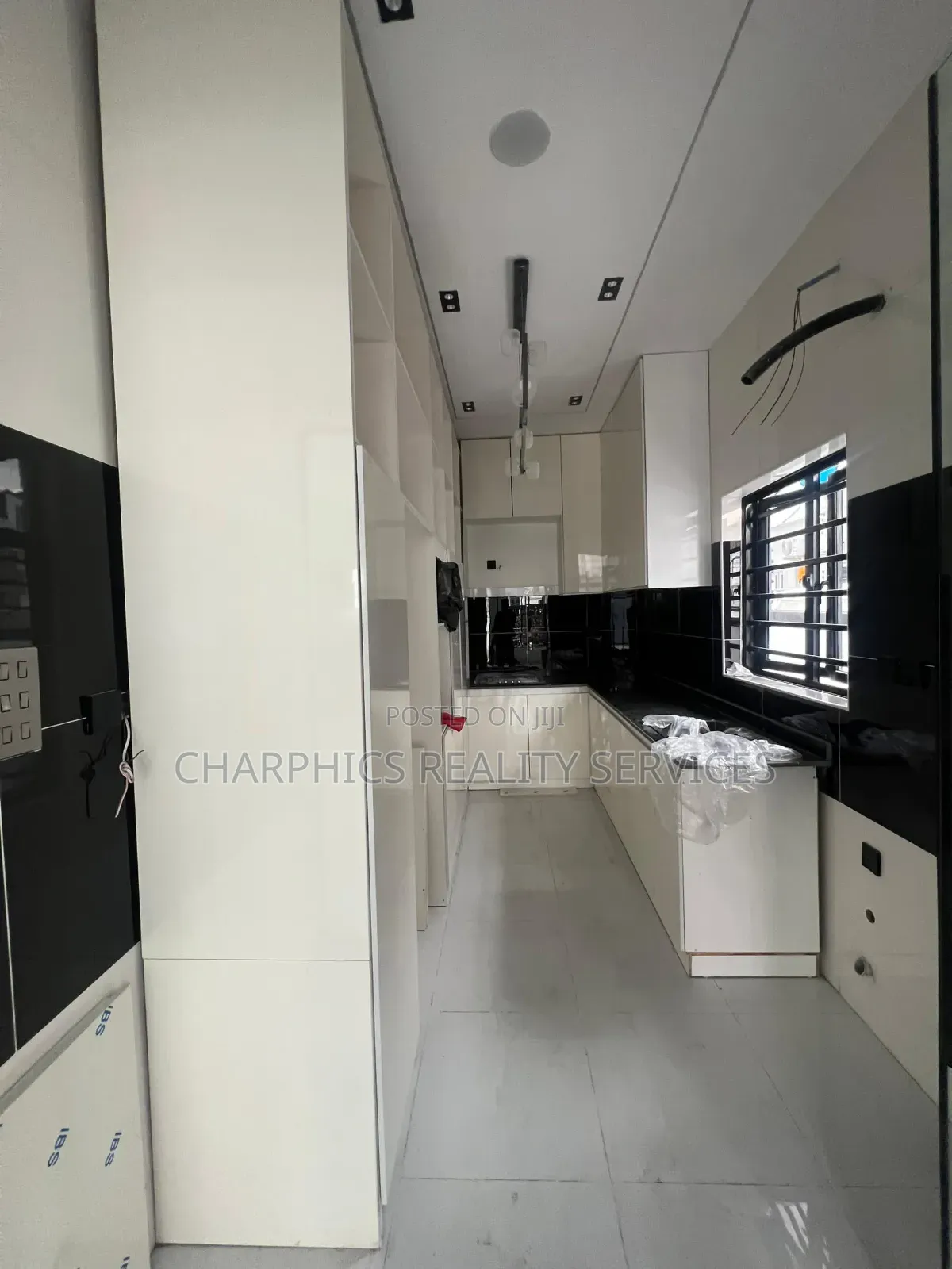 4bdrm Duplex in Lekki Phase 2 for sale