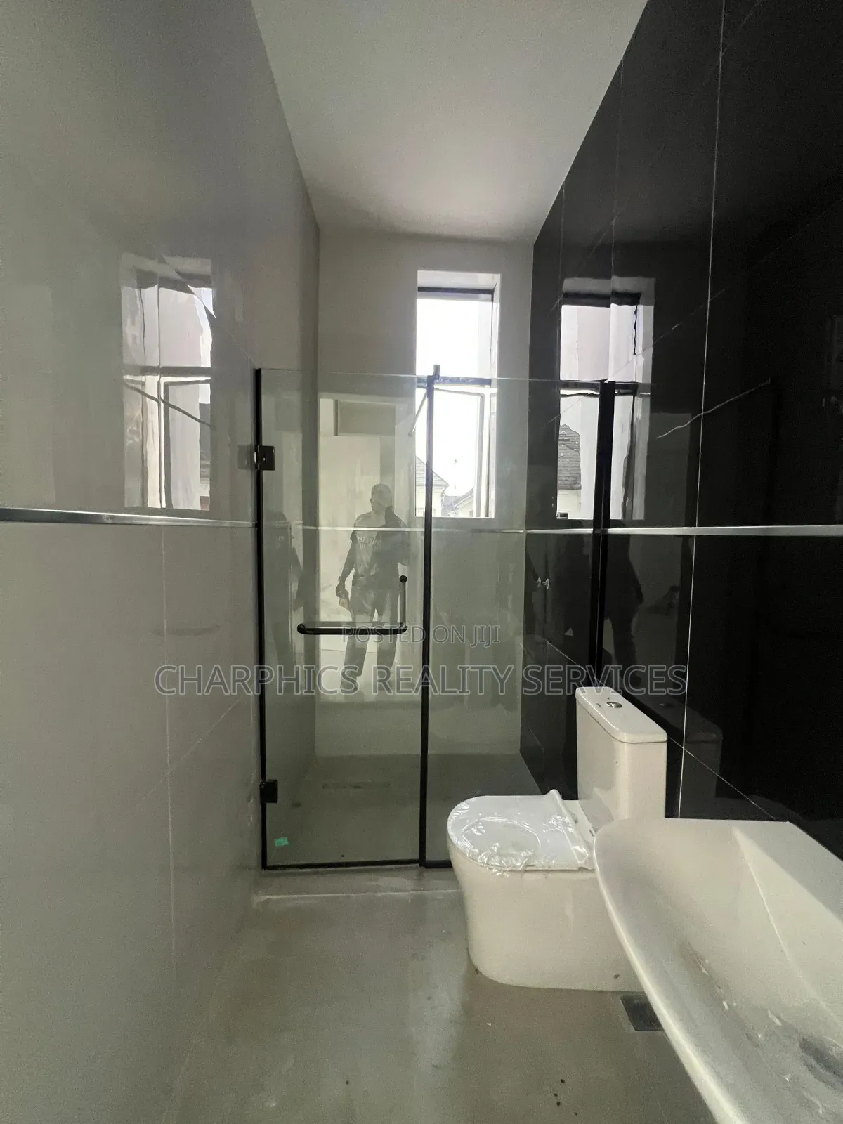 4bdrm Duplex in Lekki Phase 2 for sale