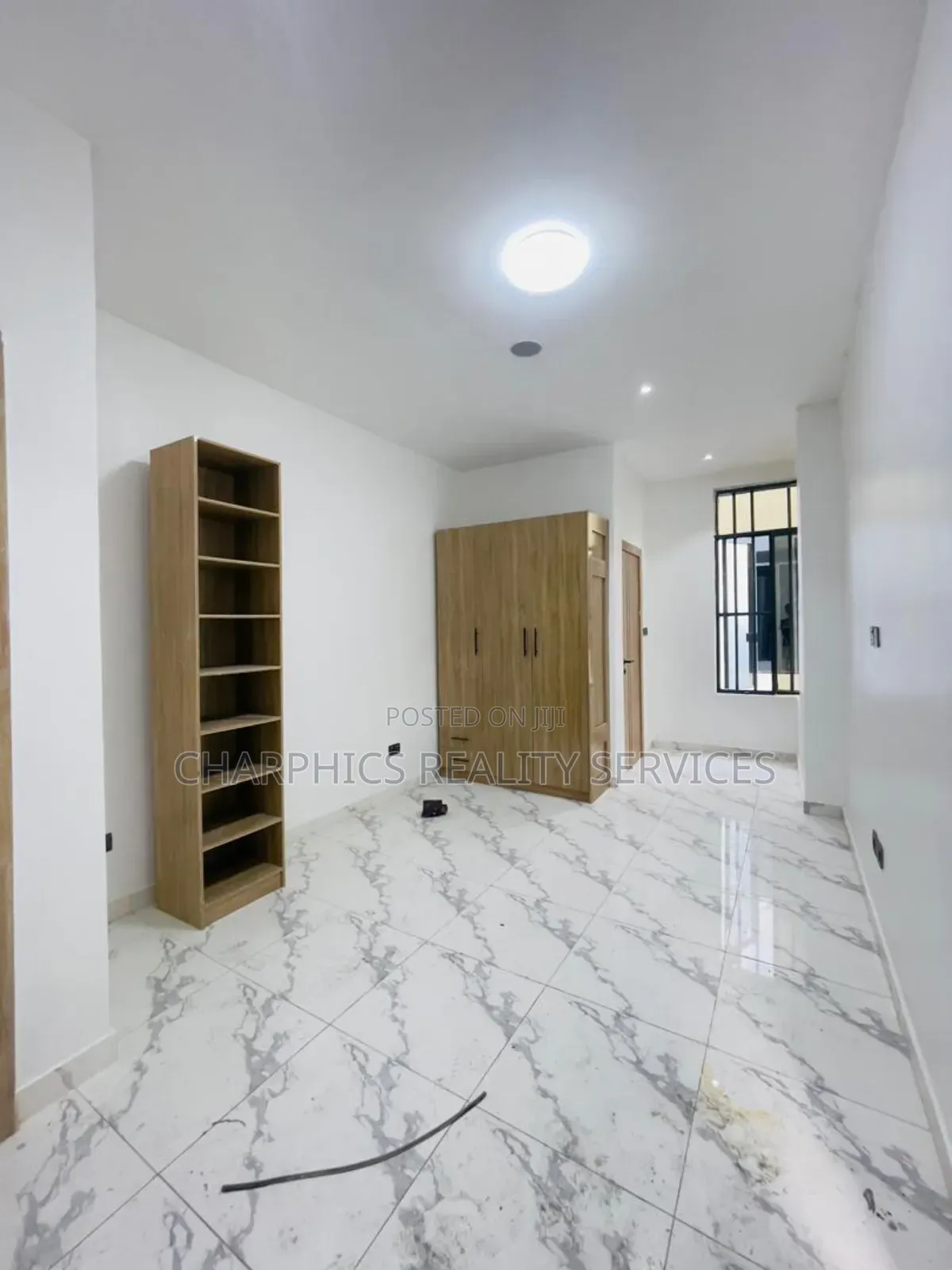 2bdrm Apartment in Lekki Phase 2 for sale