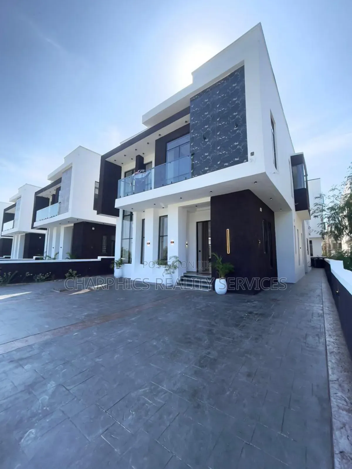 5bdrm Duplex in Ikota for sale