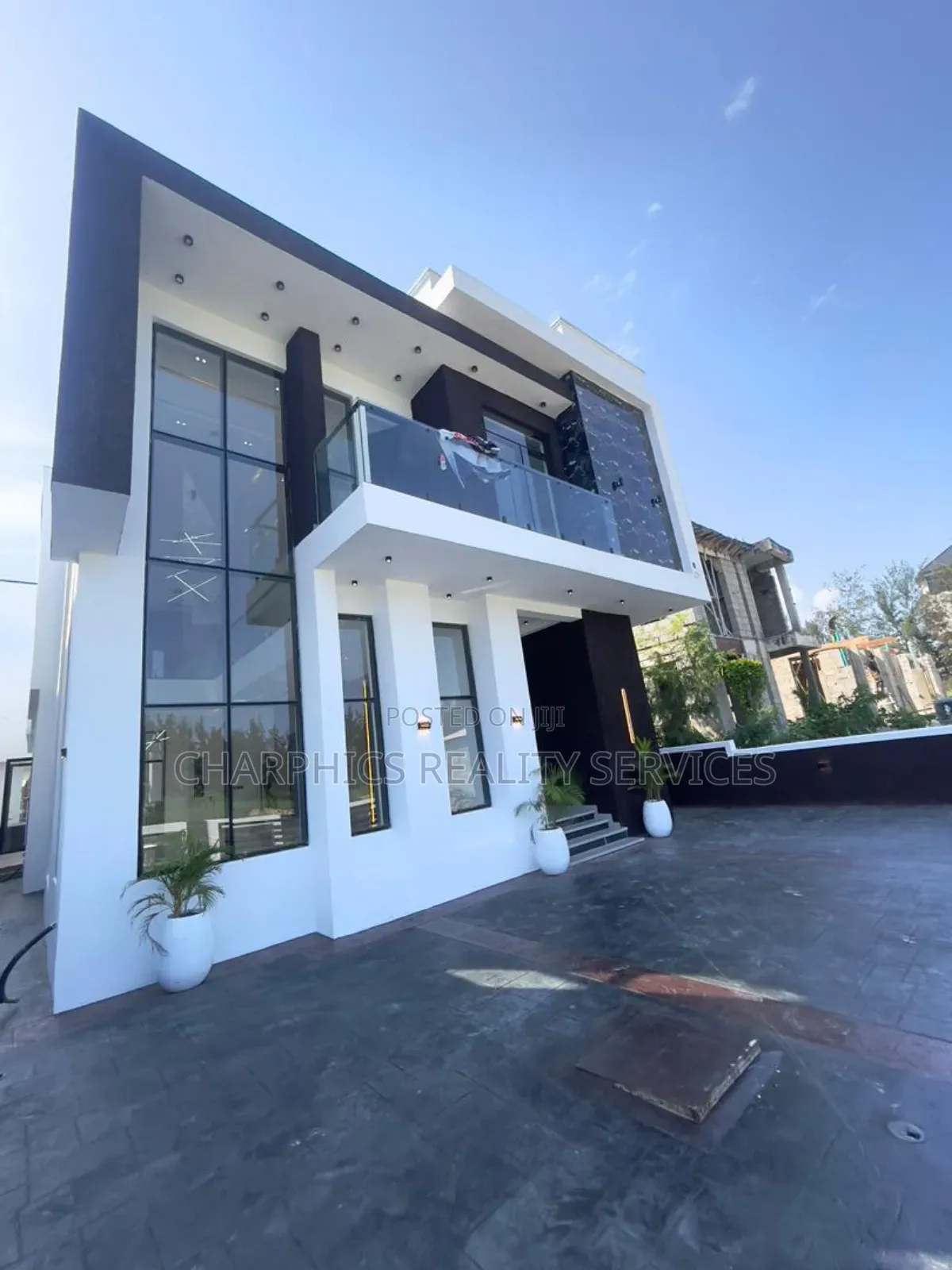 5bdrm Duplex in Ikota for sale